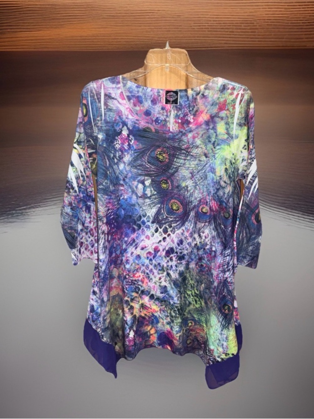 Vibrant Peacock-Print Tunic Top in Multicolor